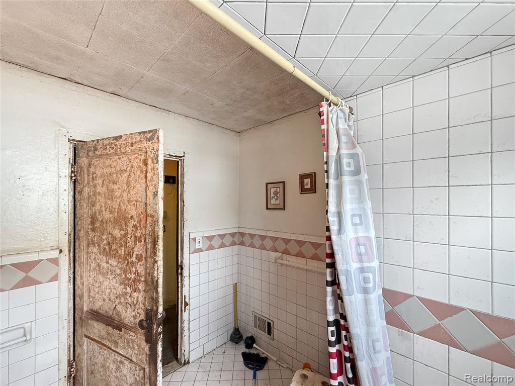 7576 Continental Avenue, Warren, MI 48091 — Photo 9