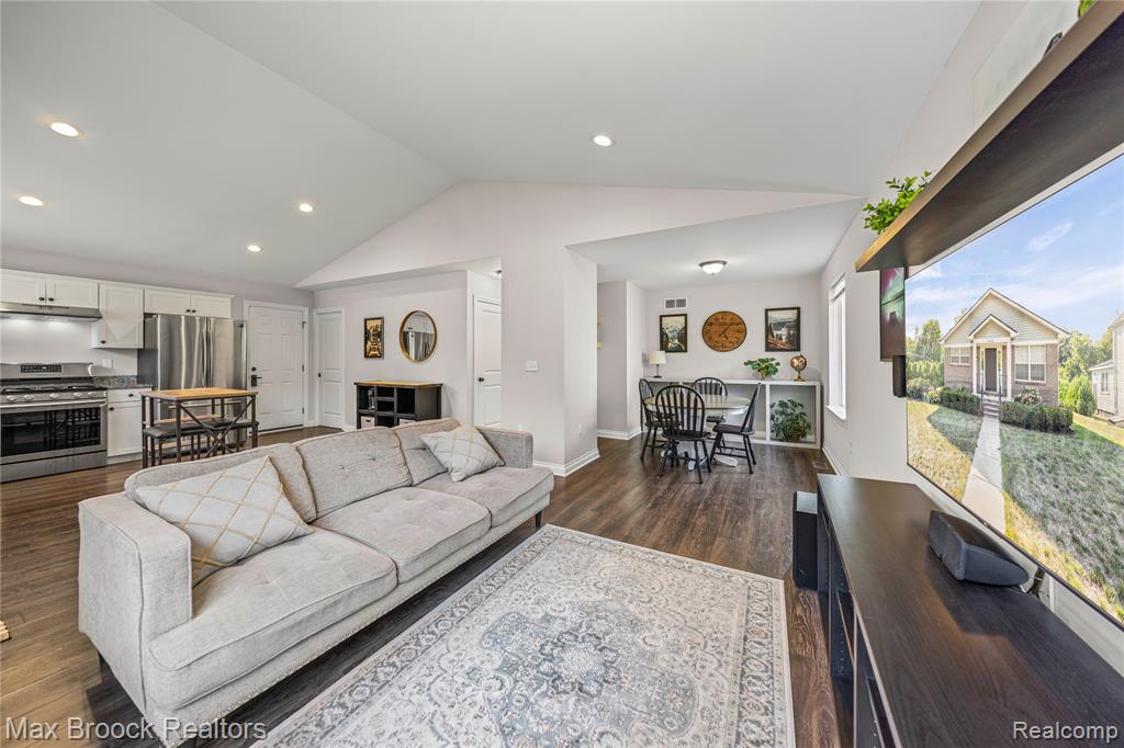 694 S Squirrel Road, Auburn Hills, MI 48326 — Photo 12