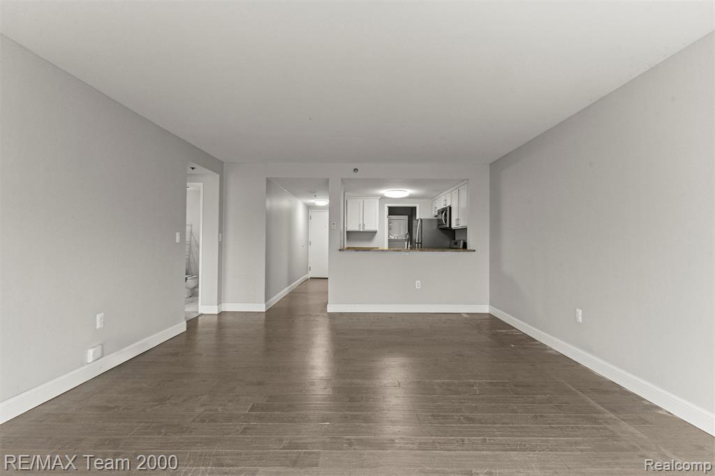 250 E HARBORTOWN Drive, 702, Detroit, MI 48207 — Photo 6