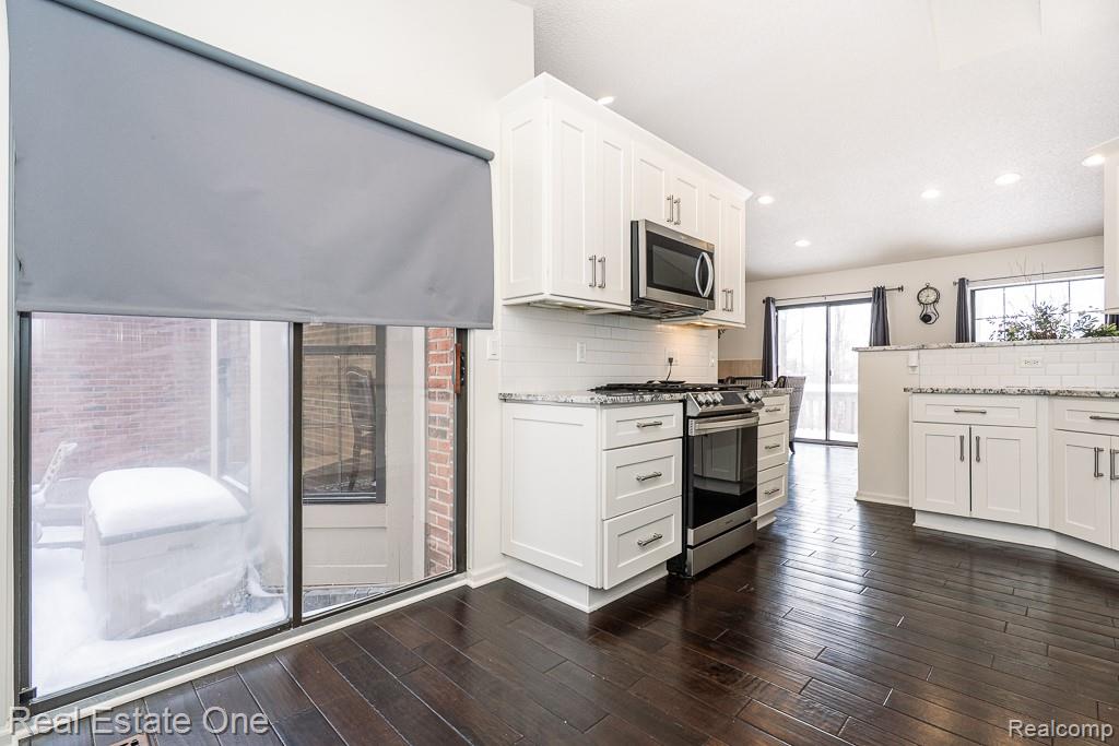 7086 Danbrooke Court, West Bloomfield, MI — Photo 17