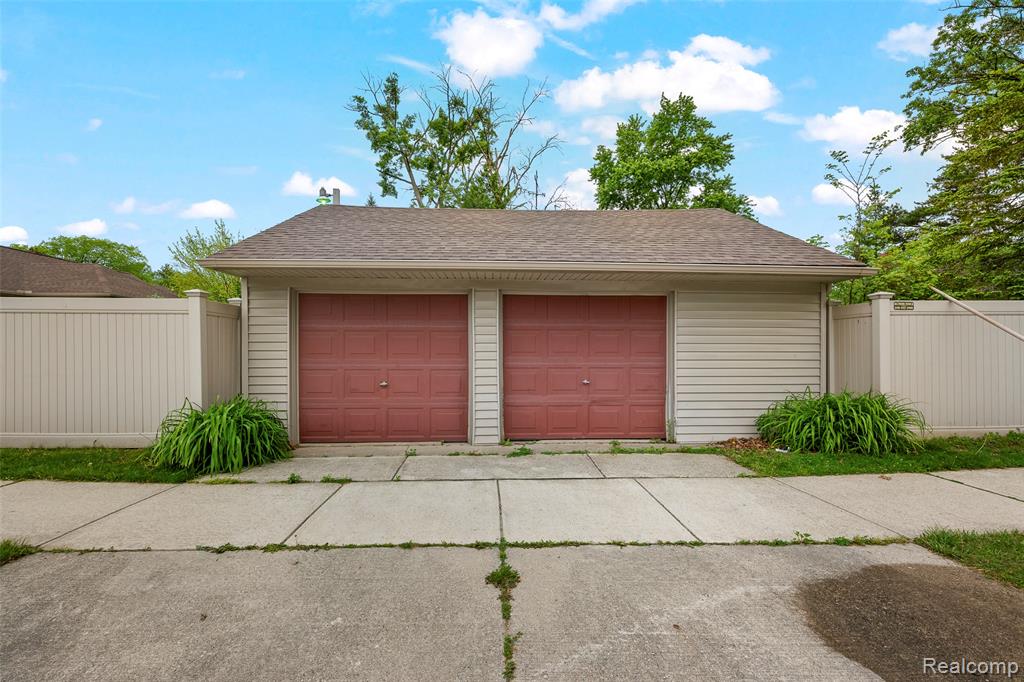 404 Lexington Boulevard, Royal Oak, MI 48073 — Photo 2