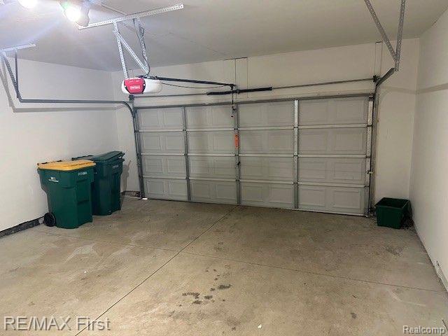 23636 MCCORT Drive, Flat Rock, MI 48134 — Photo 20