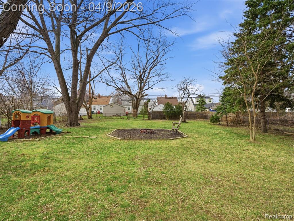 23151 Schroeder Avenue, Eastpointe, MI 48021 — Photo 31