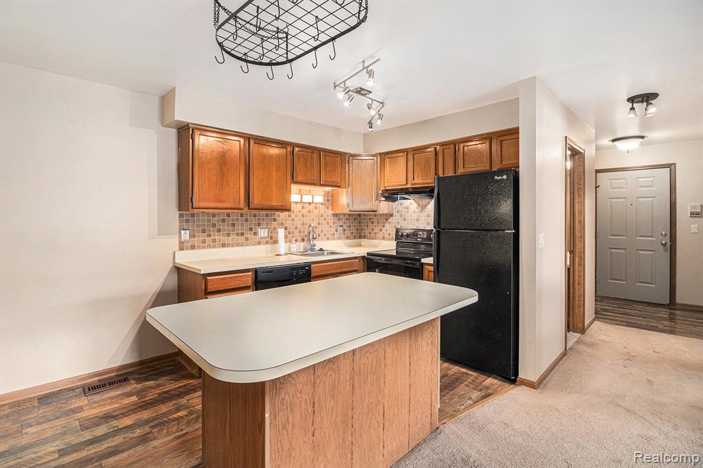 45216 Churchill Drive, 8, Macomb, MI 48044 — Photo 5