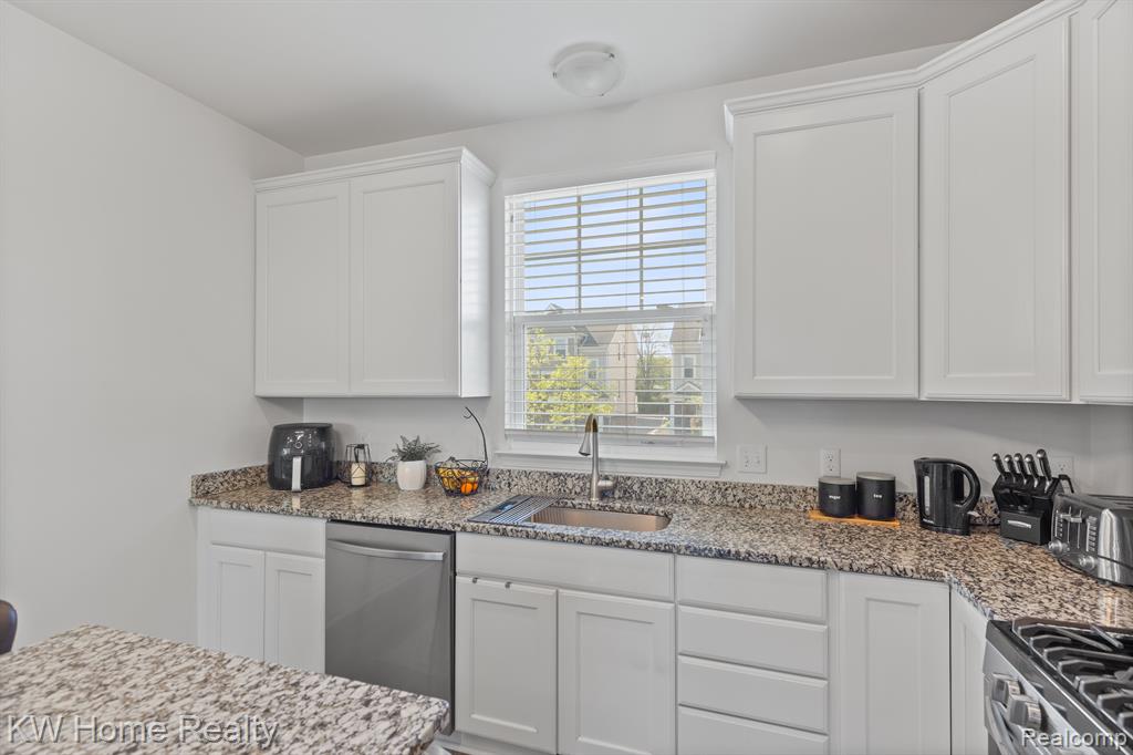 3208 JOHANNA WARE W, Wixom, MI 48393 — Photo 7
