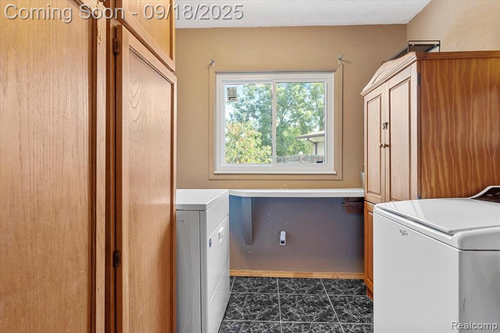 21946 Camille Court, Woodhaven, MI 48183 — Photo 11