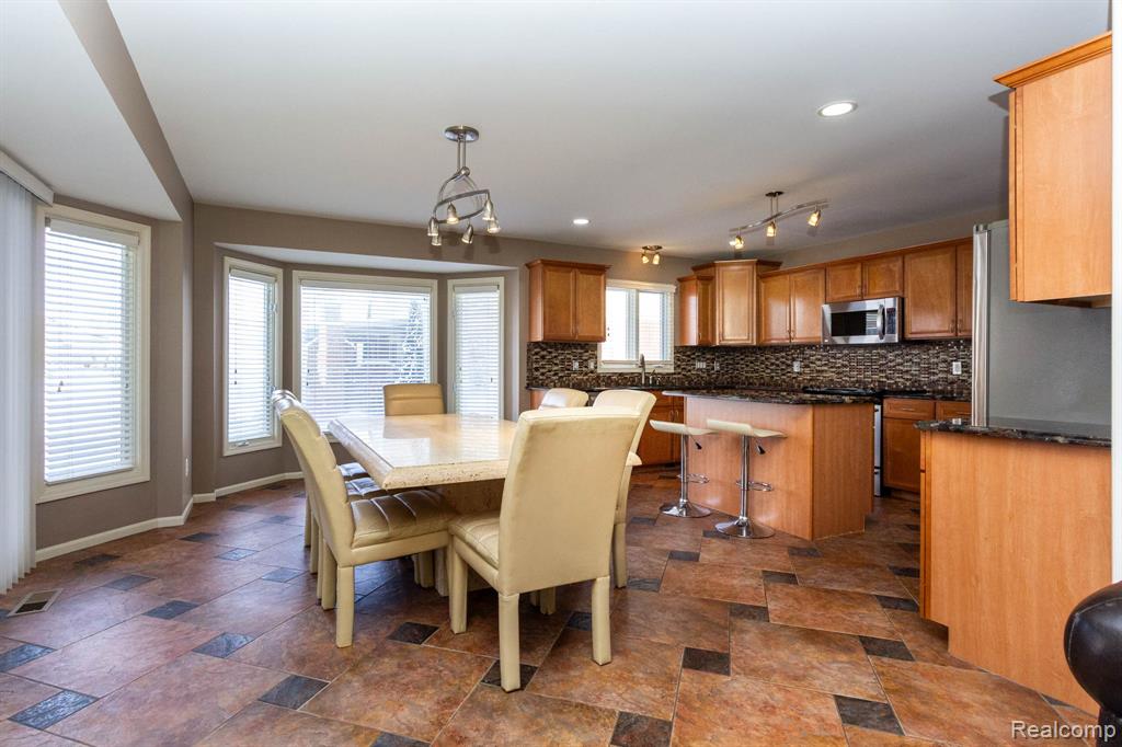 49683 Yale Drive, Macomb, MI 48044 — Photo 12