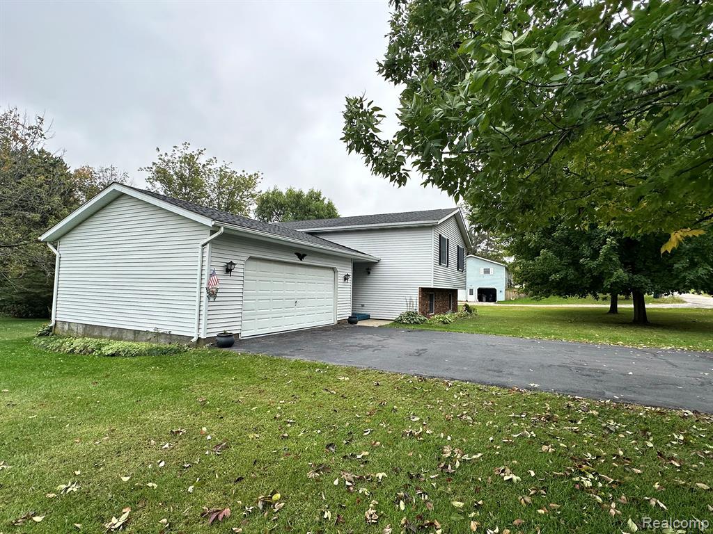 6111 5TH Street, Mayville Vlg, MI 48744 — Photo 2