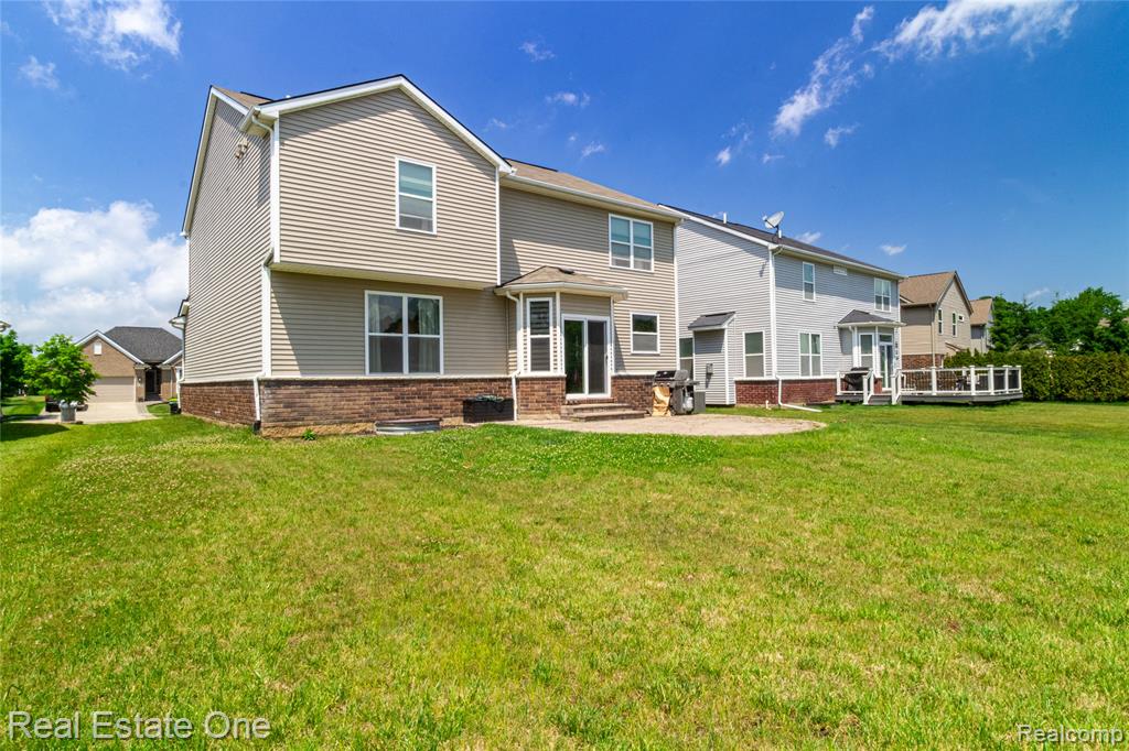 28406 OAKMONTE Circle E, New Hudson, MI 48165 — Photo 26