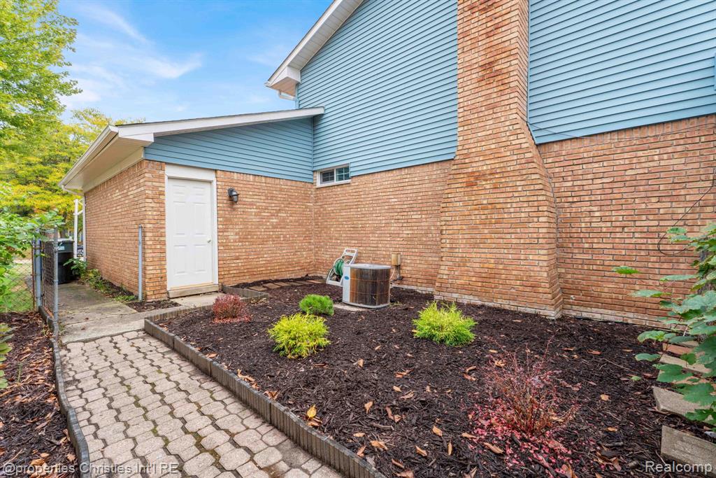 43783 Leeann Lane, Canton, MI 48187 — Photo 36
