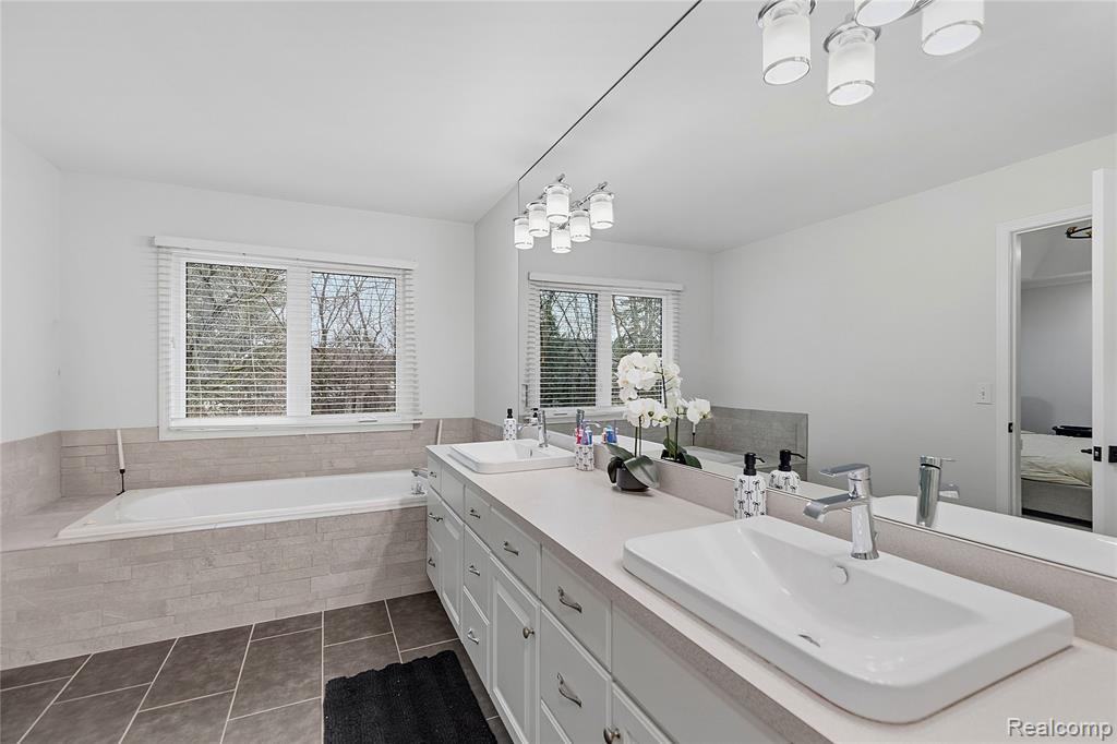 54126 Scarboro Way, Shelby Twp, MI 48316 — Photo 31