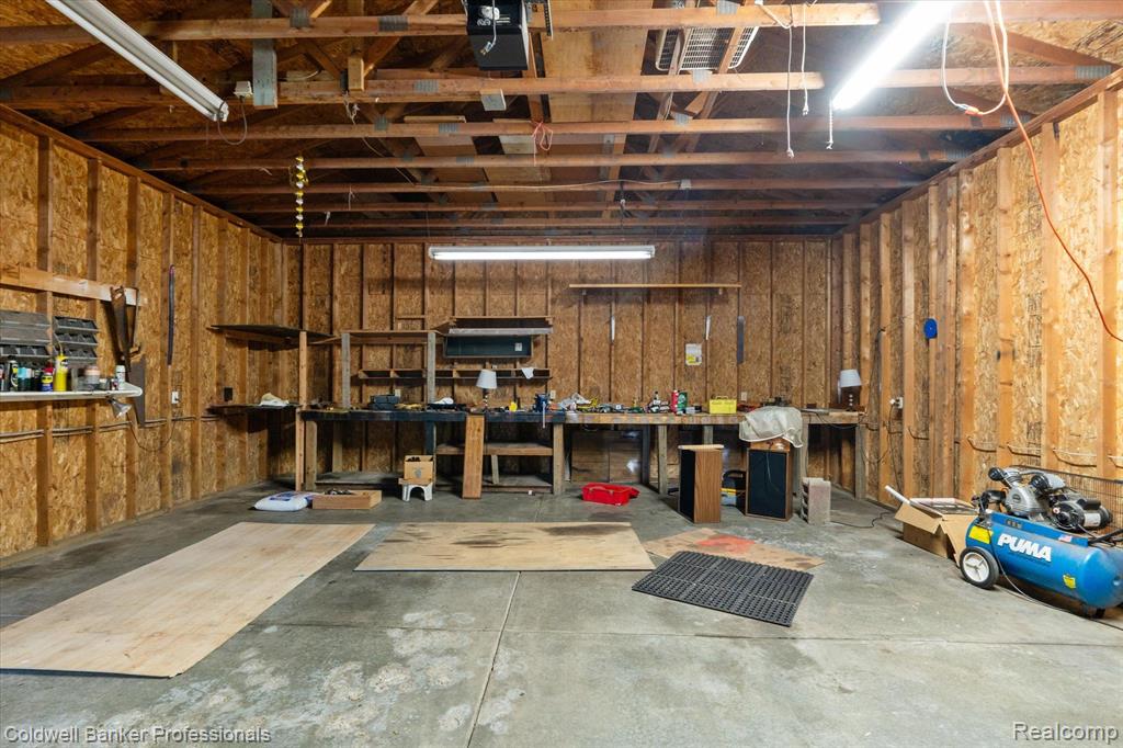 326 EAST Street, Holly, MI 48442 — Photo 32