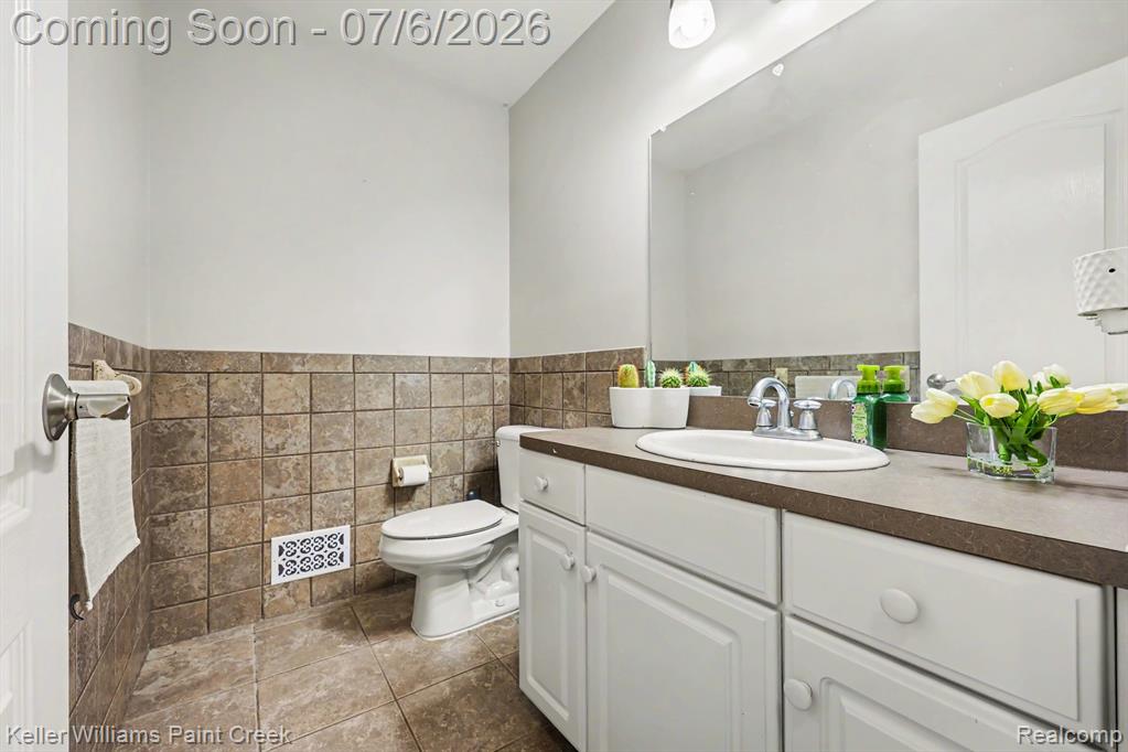 50483 Heatherwood Lane, Utica, MI 48317 — Photo 11