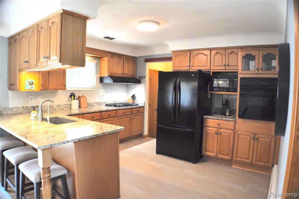 3593 Meadowleigh Lane, Waterford, MI 48329 — Photo 7
