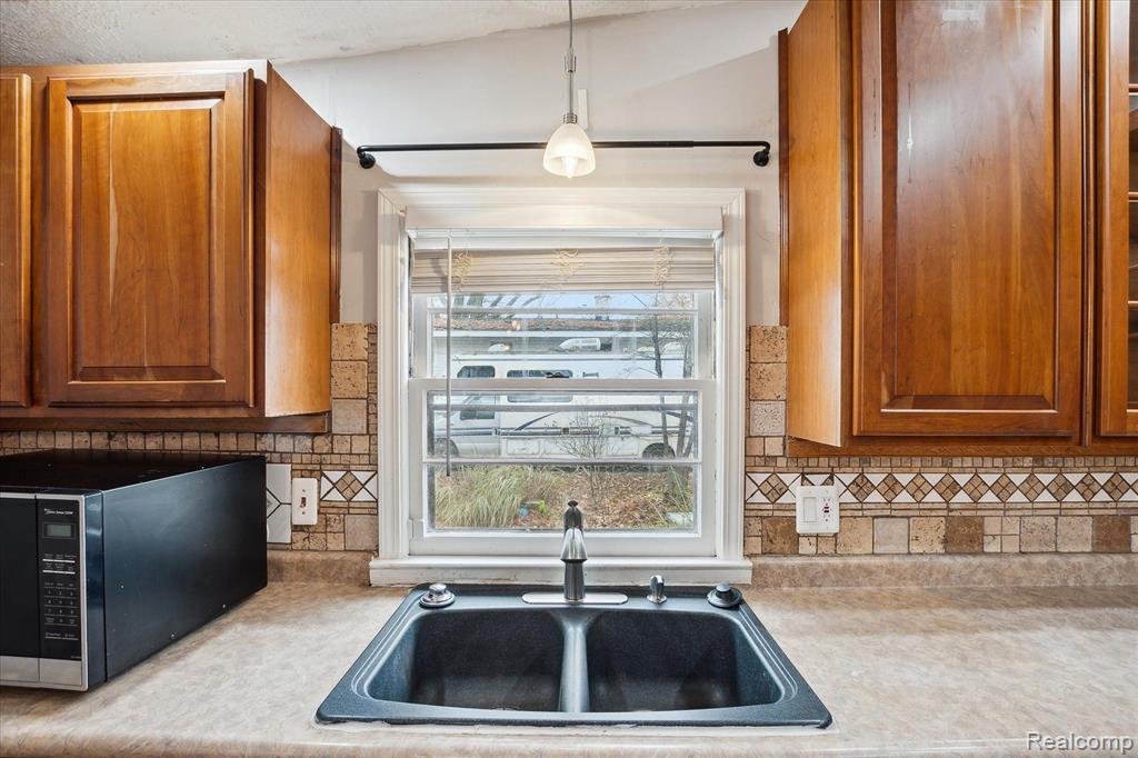 8537 Moms Drive, Belleville, MI 48111 — Photo 14