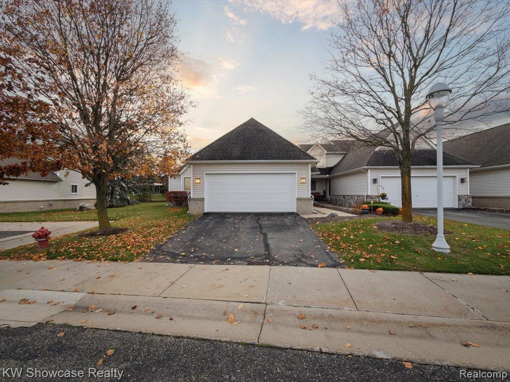 61011 EVERGREEN, South Lyon, MI 48178 — Photo 2