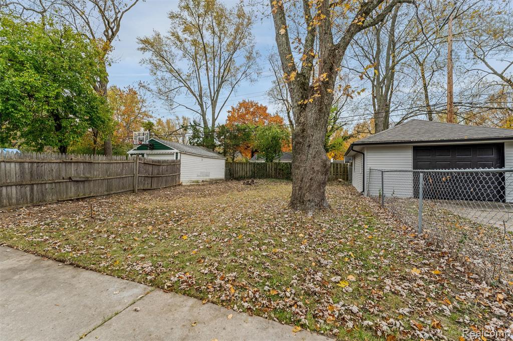 15751 W 14 Mile Road, Beverly Hills, MI 48025 — Photo 18