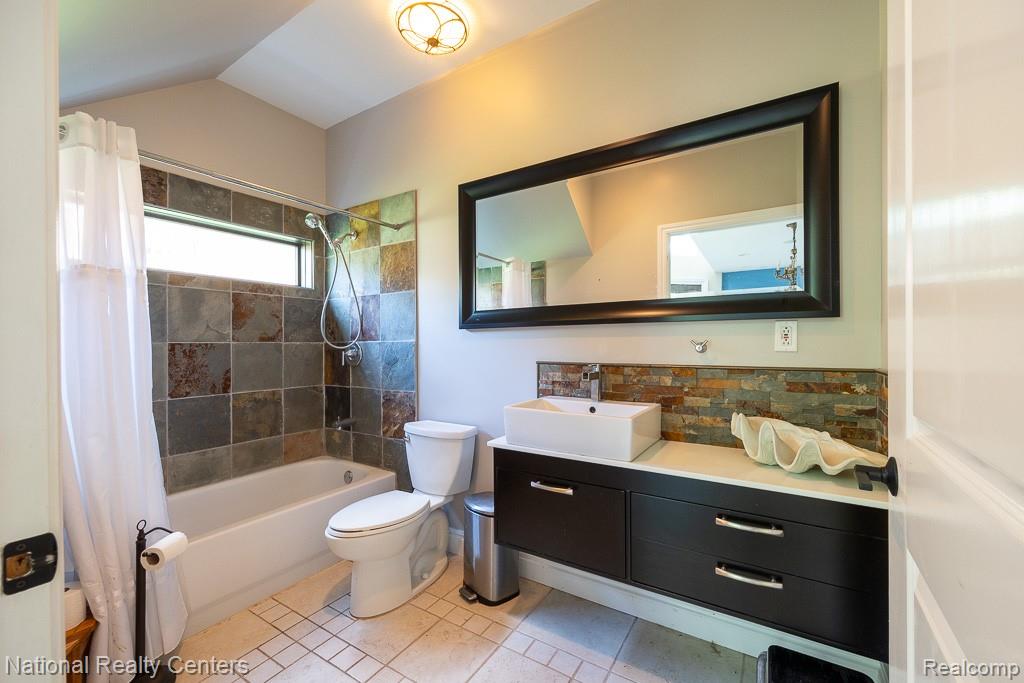 8871 Lakeview Drive, White Lake, MI — Photo 38