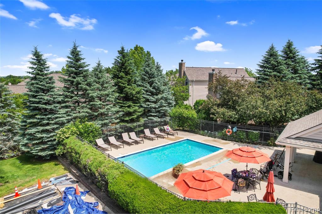 16822 Lochmoor Circle W, Northville, MI 48168 — Photo 45