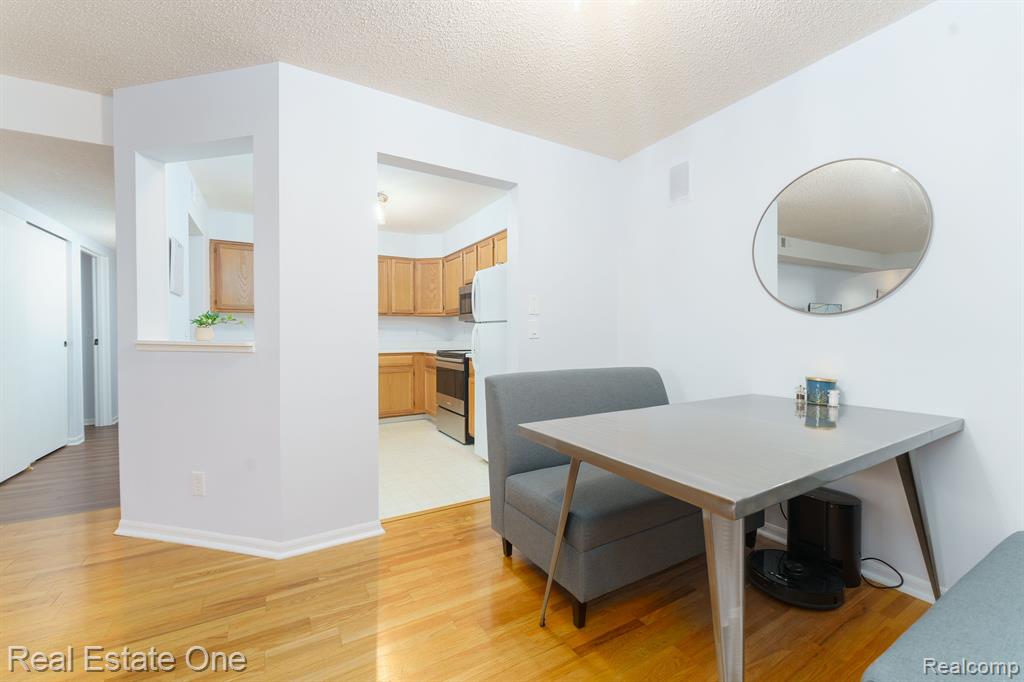 61121 GREENWOOD Drive, South Lyon, MI 48178 — Photo 10