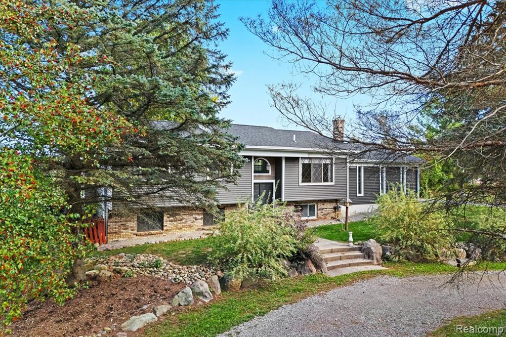 1570 Thayer Road, Ortonville, MI 48462 — Photo 35