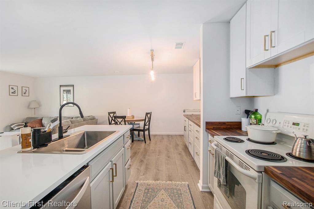 1441 Duncan Drive, Chelsea, MI 48118 — Photo 9