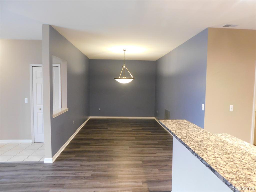 5589 Twin Oaks Drive, Sterling Heights, MI 48314 — Photo 10