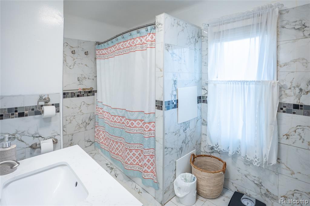 7620 Middlepointe Street, Dearborn, MI 48126 — Photo 16