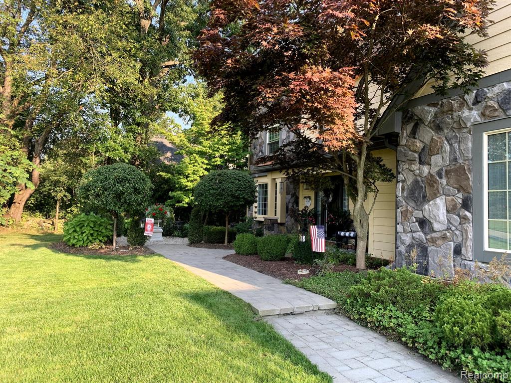 6847 HUBBARD Circle, Clarkston, MI 48348 — Photo 46