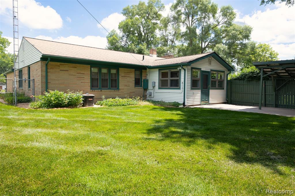 215 White Street, Imlay City, MI 48444 — Photo 2