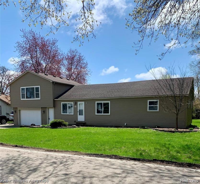 689 LUCILLE Drive, Wolverine Lake, MI 48390 — Photo 2