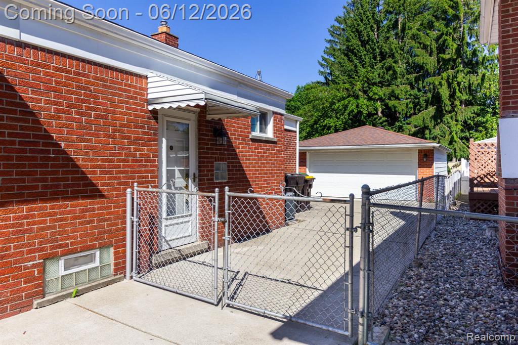 4062 Lexington Drive, Trenton, MI 48183 — Photo 32