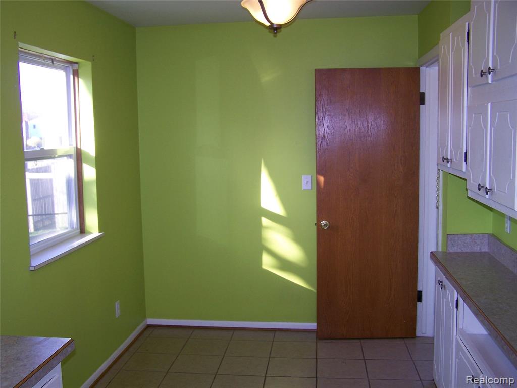 4923 ALPHA Way, Flint, MI 48506 — Photo 7