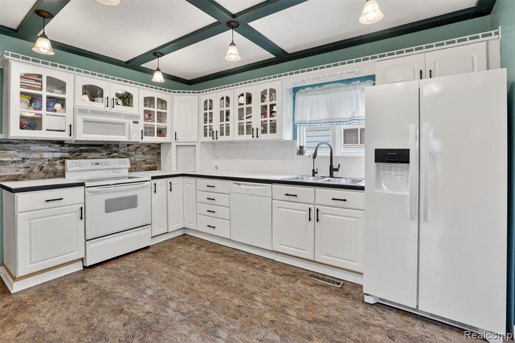 647 N Washington Street, Owosso, MI 48867 — Photo 6