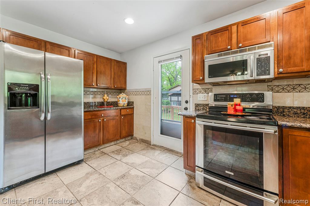 4840 Gilbo Avenue, Waterford, MI 48328 — Photo 15