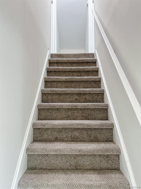 4013 CHENLOT Lane, Waterford, MI 48328 — Photo 15