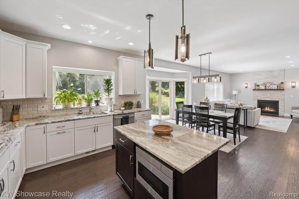 4067 Cameron Court, Wixom, MI 48381 — Photo 16