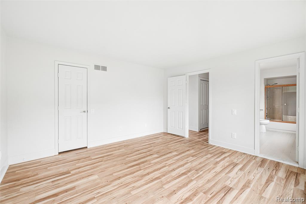 42136 Lochmoor Street, Clinton Twp, MI 48038 — Photo 16