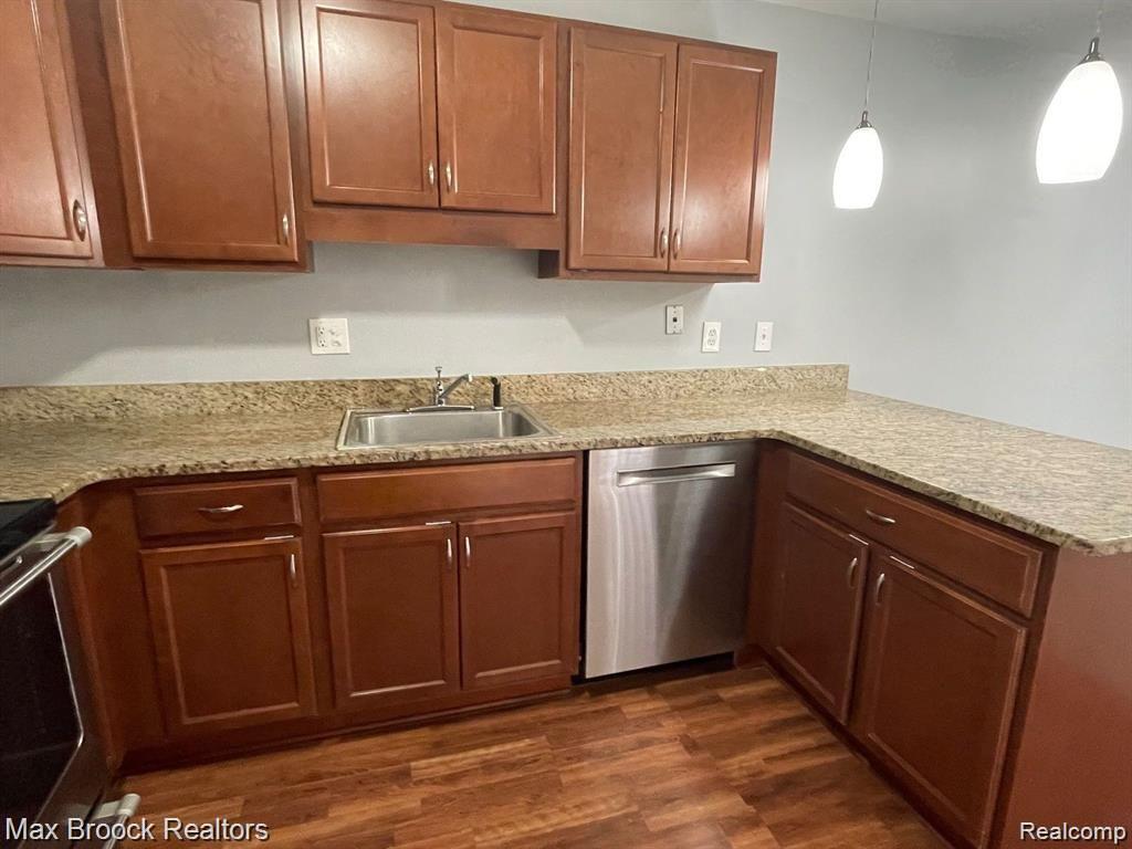 2806 ROUNDTREE Drive, Troy, MI 48083 — Photo 6