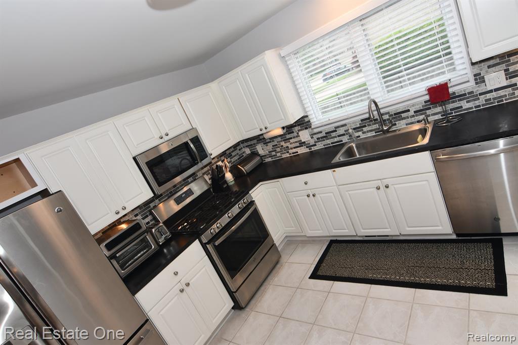 42388 Shulock Drive, Clinton Twp, MI 48038 — Photo 14