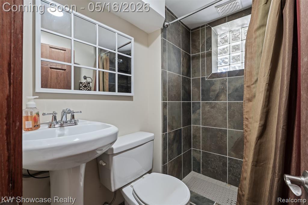 4693 Forest Avenue, Waterford, MI 48328 — Photo 38