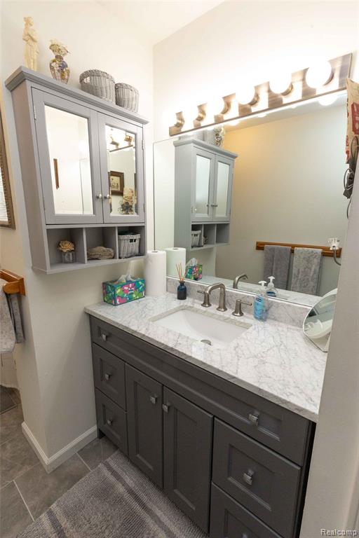 5685 S Aylesbury Drive, Waterford, MI 48327 — Photo 25