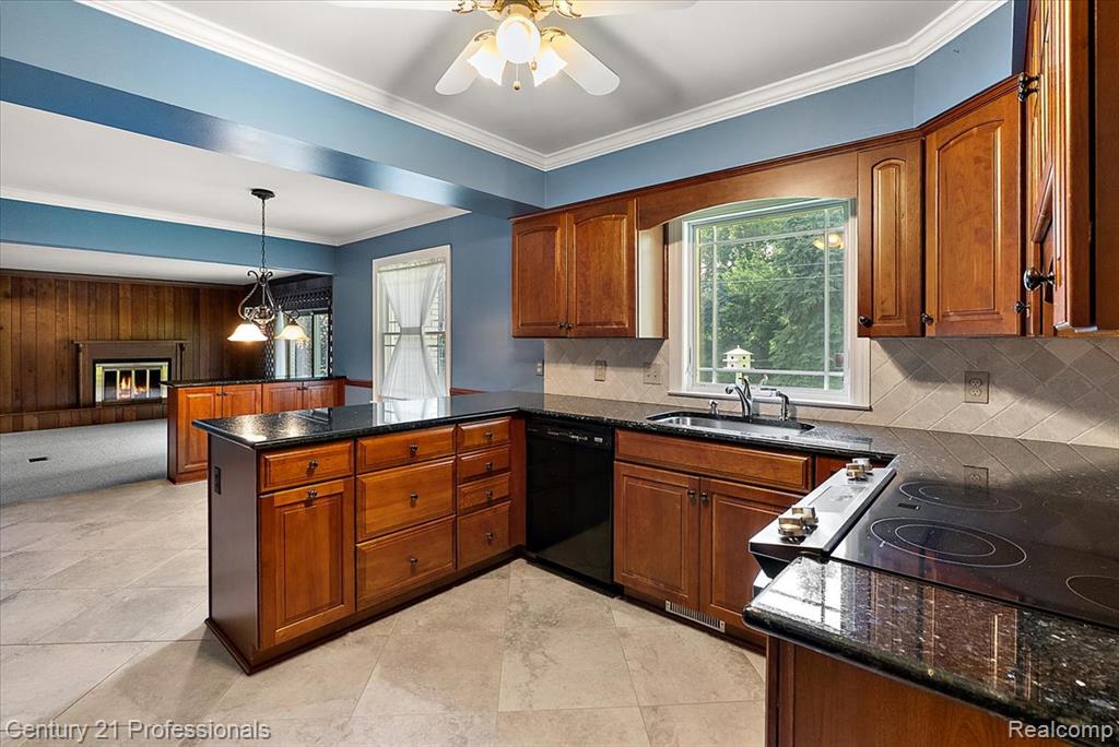 633 Foxhall Road, Bloomfield Hills, MI 48304 — Photo 35