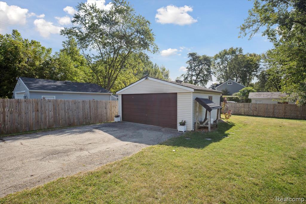 7474 River Vista Street, Utica, MI 48317 — Photo 40