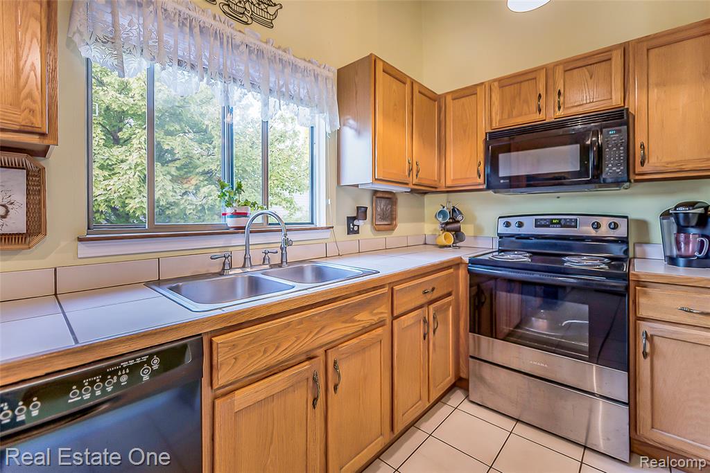 62351 ARLINGTON Circle, 1, South Lyon, MI 48178 — Photo 10