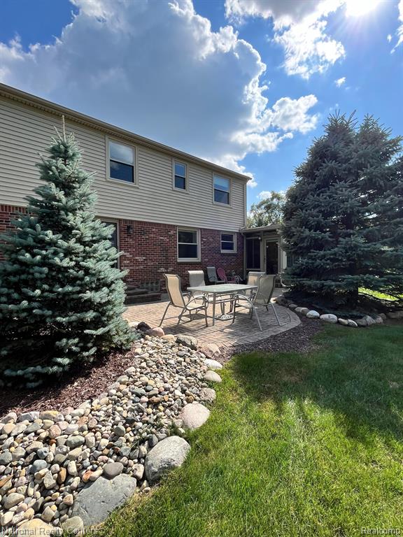 42372 COTSWOLD Court, Northville, MI 48168 — Photo 60