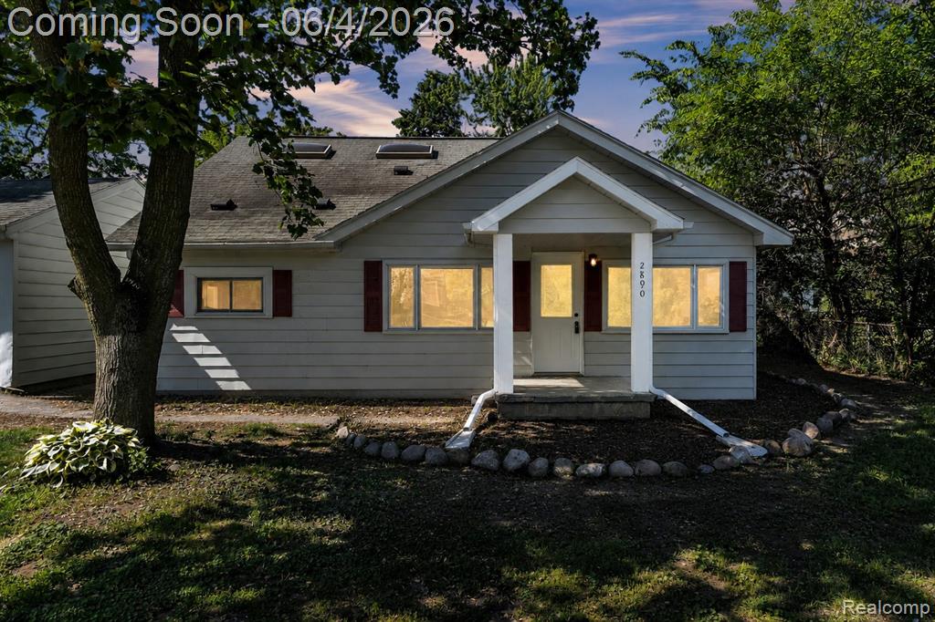 2890 Beland Avenue, Keego Harbor, MI 48320