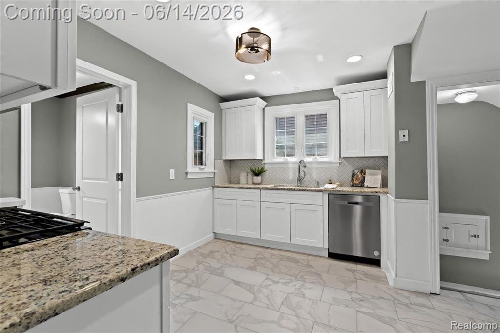 312 MCKINLEY Avenue, Grosse Pointe Farms, MI 48236 — Photo 13
