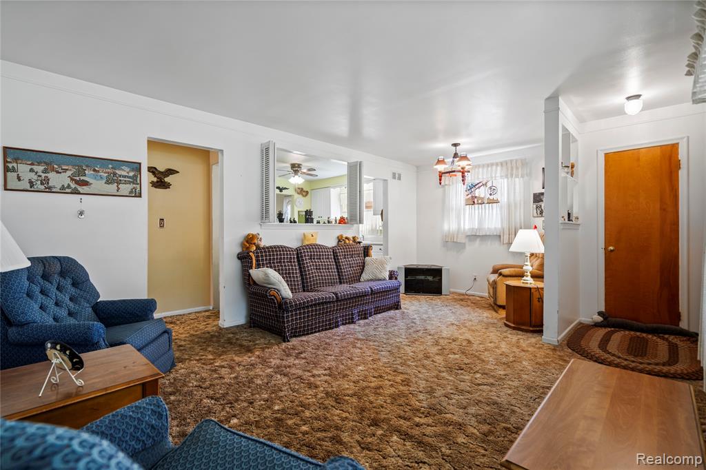 4030 Letart Avenue, Waterford, MI 48329 — Photo 4