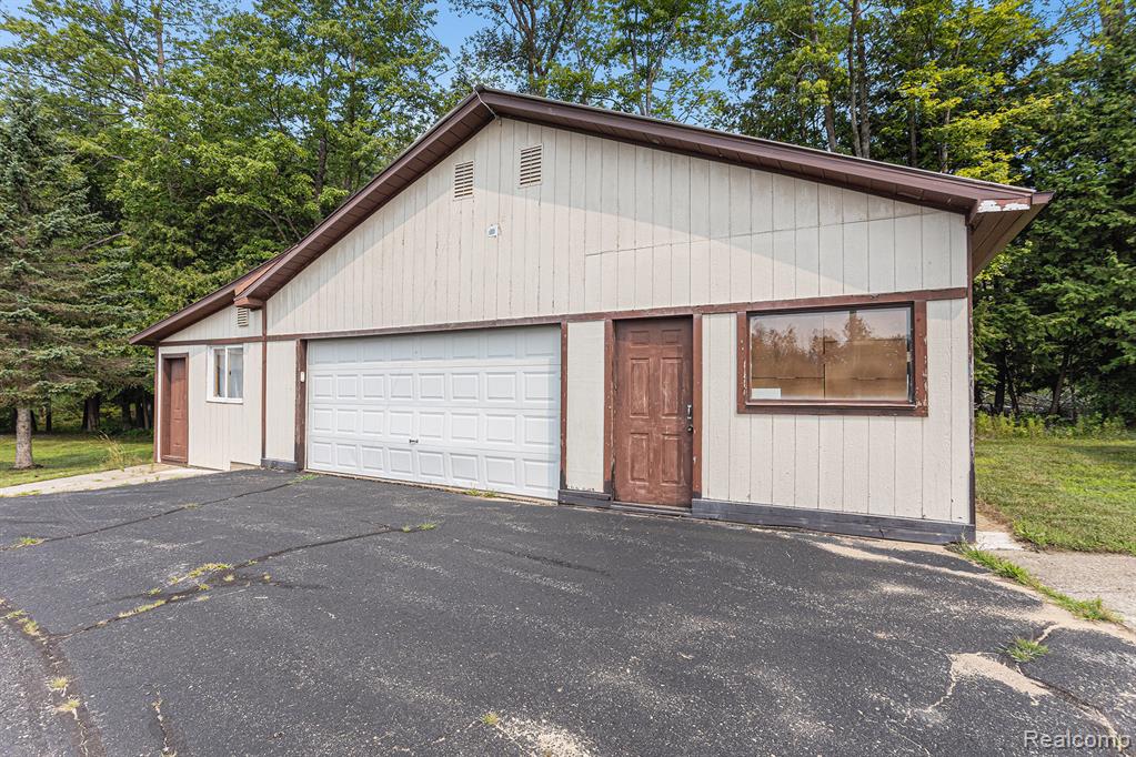 808 S Dow Road, MI 48661 — Photo 41